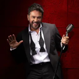 Emre Altuğ profil fotoğrafı
